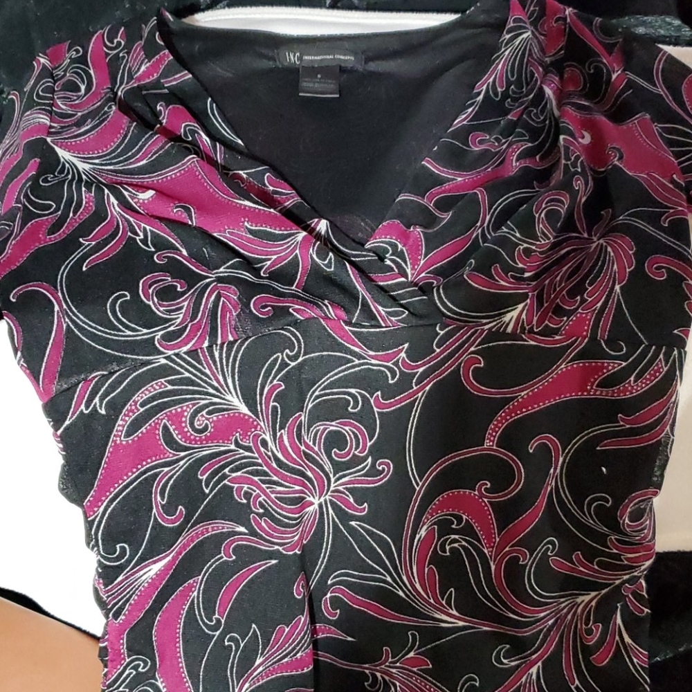 New w no tags.  Beautiful 3/4 sleeve, dressy bouse